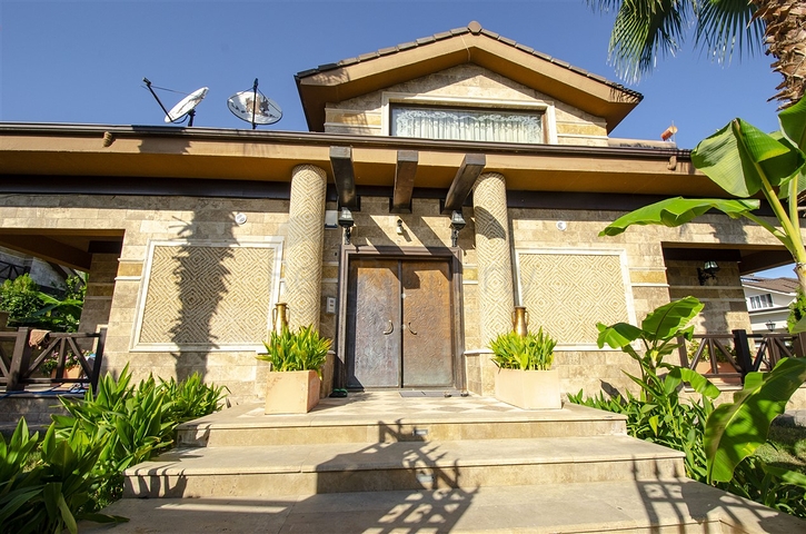 Отдельностоящая вилла 3+1 с мебелью в Асланбуджаке Кемере