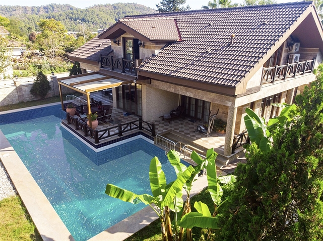 Отдельностоящая вилла 3+1 с мебелью в Асланбуджаке Кемере