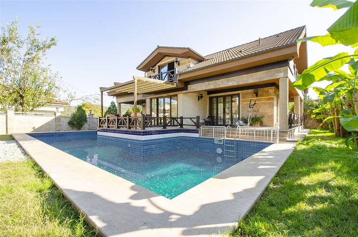 Отдельностоящая вилла 3+1 с мебелью в Асланбуджаке Кемере