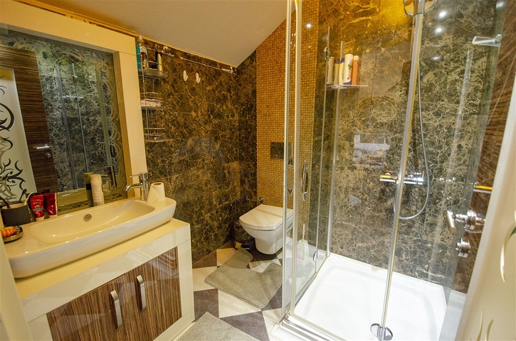 Отдельностоящая вилла 3+1 с мебелью в Асланбуджаке Кемере