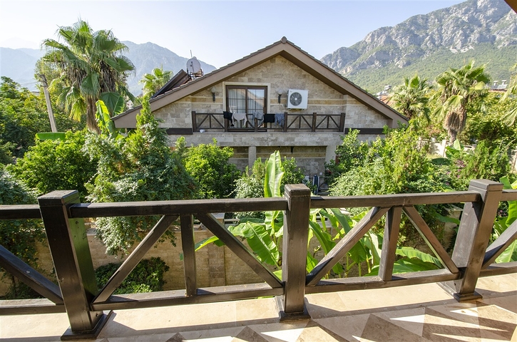 Отдельностоящая вилла 3+1 с мебелью в Асланбуджаке Кемере