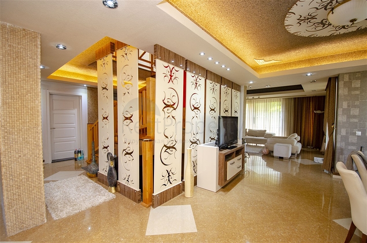 Отдельностоящая вилла 3+1 с мебелью в Асланбуджаке Кемере