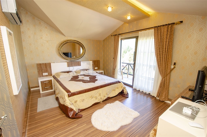 Отдельностоящая вилла 3+1 с мебелью в Асланбуджаке Кемере