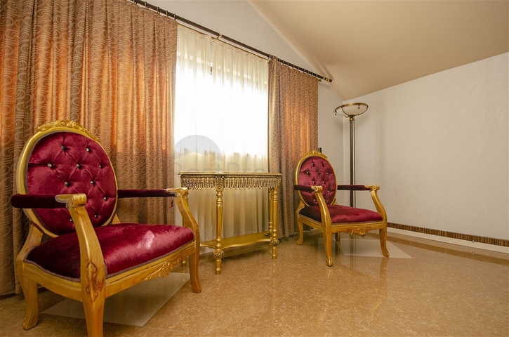 Отдельностоящая вилла 3+1 с мебелью в Асланбуджаке Кемере