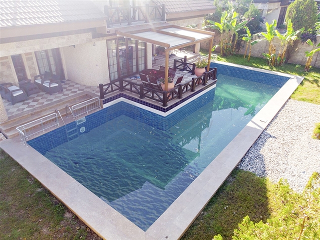 Отдельностоящая вилла 3+1 с мебелью в Асланбуджаке Кемере