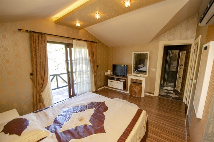 Отдельностоящая вилла 3+1 с мебелью в Асланбуджаке Кемере