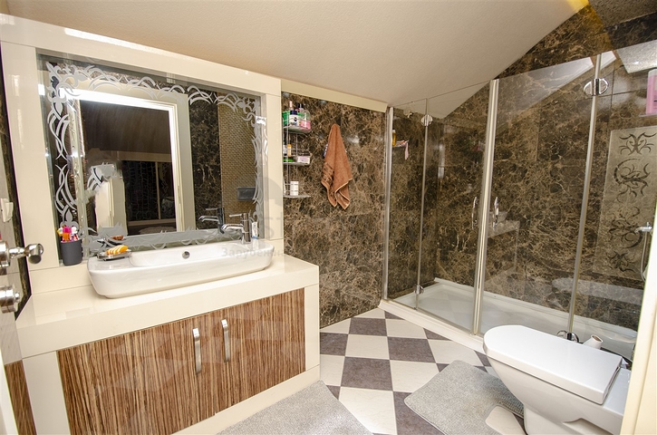 Отдельностоящая вилла 3+1 с мебелью в Асланбуджаке Кемере