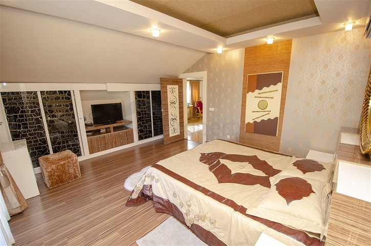 Отдельностоящая вилла 3+1 с мебелью в Асланбуджаке Кемере