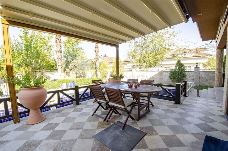 Отдельностоящая вилла 3+1 с мебелью в Асланбуджаке Кемере