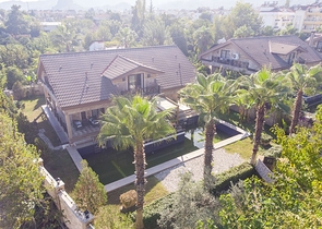 Отдельностоящая вилла 3+1 с мебелью в Асланбуджаке Кемере