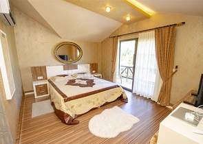 Отдельностоящая вилла 3+1 с мебелью в Асланбуджаке Кемере