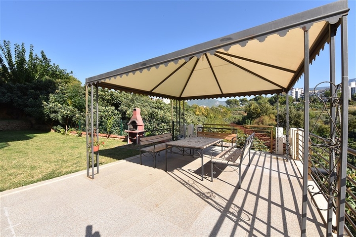 Двухуровневая квартира планировки 4+1 в Кестеле