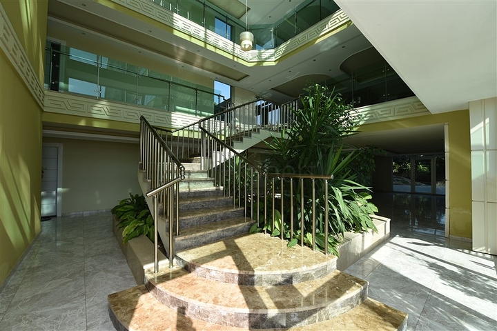 Двухуровневая квартира планировки 4+1 в Кестеле