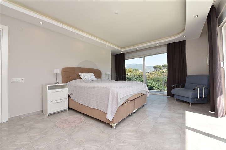 Двухуровневая квартира планировки 4+1 в Кестеле