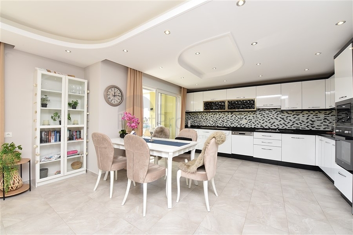 Двухуровневая квартира планировки 4+1 в Кестеле