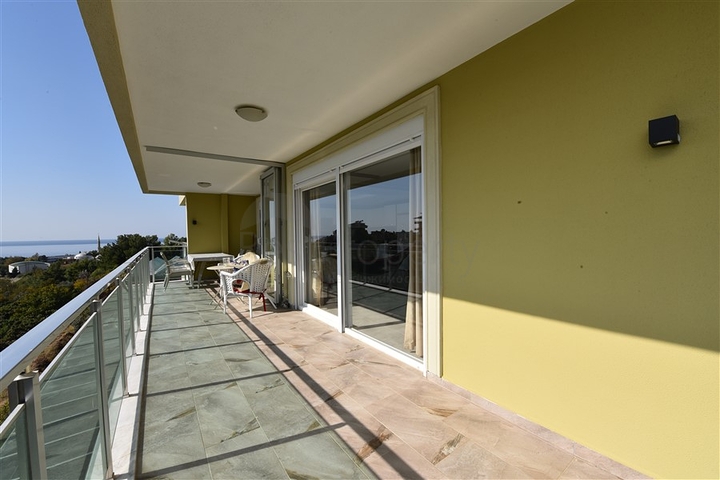 Двухуровневая квартира планировки 4+1 в Кестеле