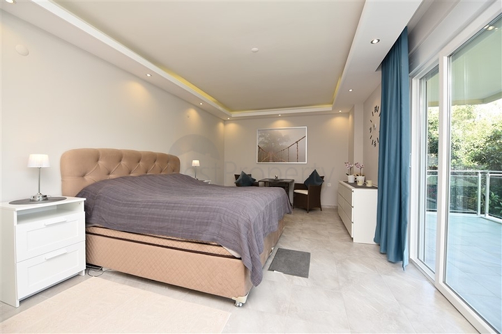 Двухуровневая квартира планировки 4+1 в Кестеле