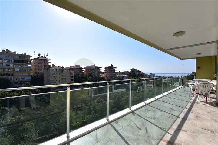 Двухуровневая квартира планировки 4+1 в Кестеле