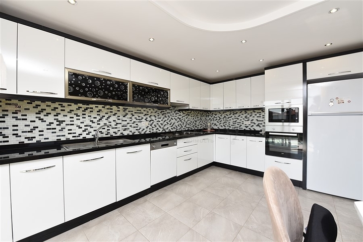 Двухуровневая квартира планировки 4+1 в Кестеле