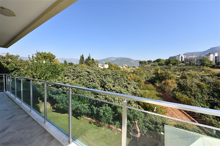 Двухуровневая квартира планировки 4+1 в Кестеле