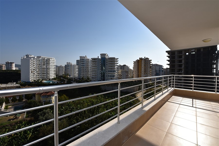 Трехкомнатная квартира в районе Махмутлар