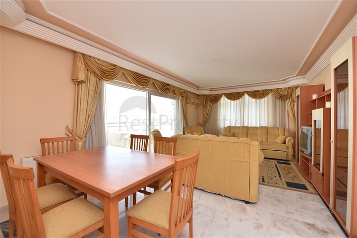 Меблированная квартира с двумя спальнями в Махмутларе 