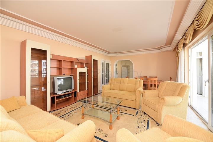 Меблированная квартира с двумя спальнями в Махмутларе 