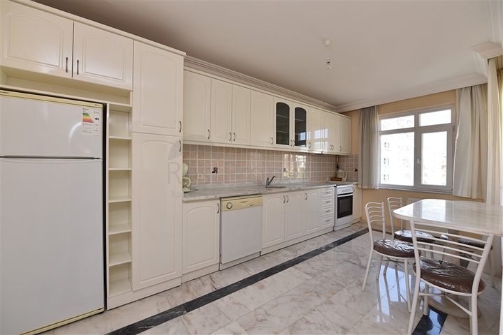 Меблированная квартира с двумя спальнями в Махмутларе 