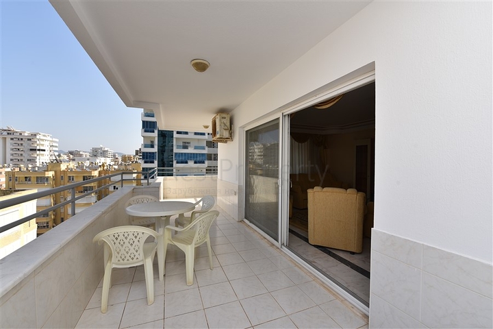 Меблированная квартира с двумя спальнями в Махмутларе 