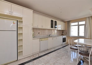 Меблированная квартира с двумя спальнями в Махмутларе 