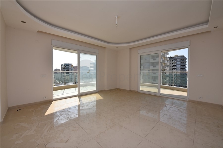 Трехкомнатная квартира в районе Махмутлар