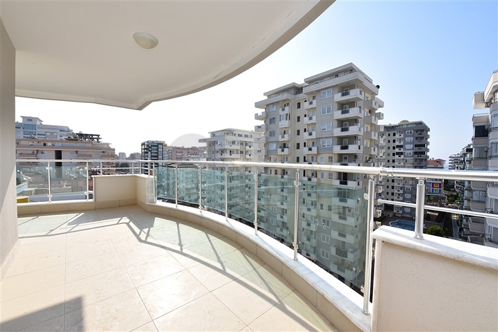 Трехкомнатная квартира в районе Махмутлар