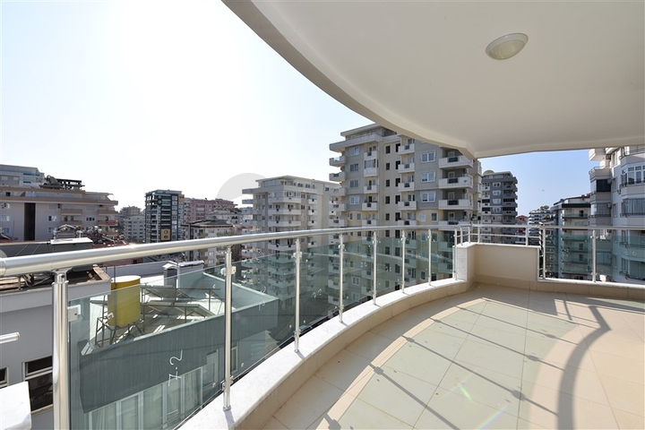 Трехкомнатная квартира в районе Махмутлар