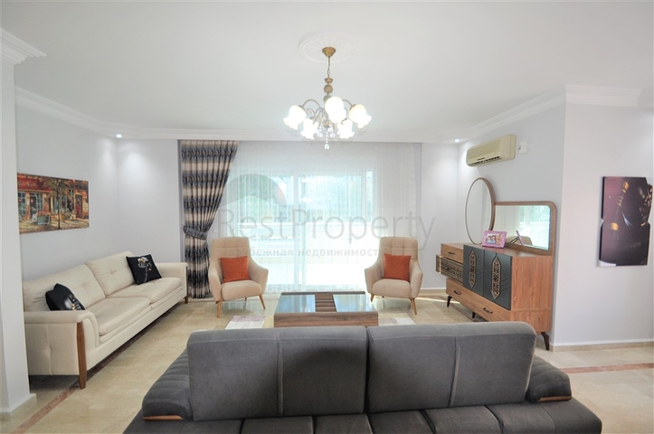 Трёхкомнатная квартира с мебелью в районе Оба