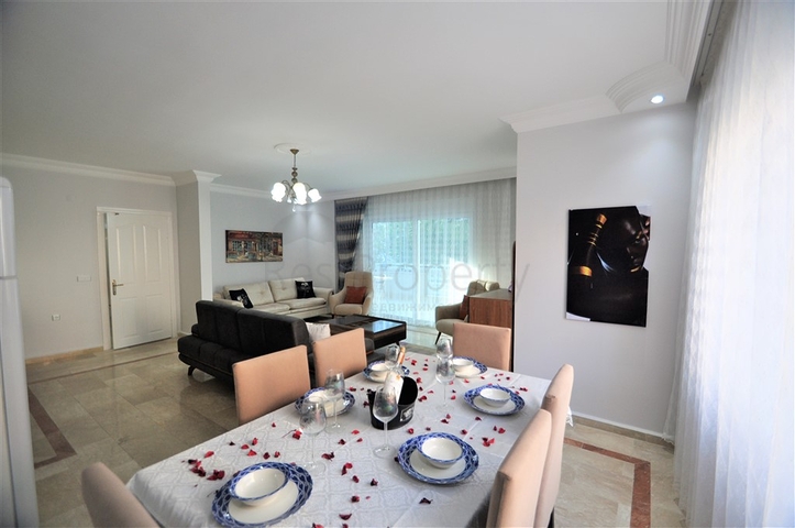 Трёхкомнатная квартира с мебелью в районе Оба