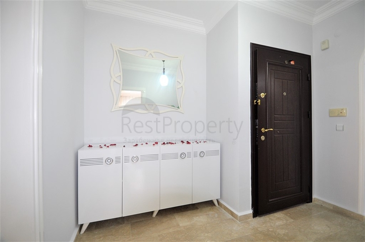 Трёхкомнатная квартира с мебелью в районе Оба