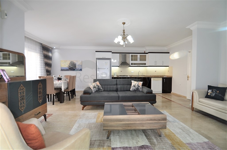 Трёхкомнатная квартира с мебелью в районе Оба