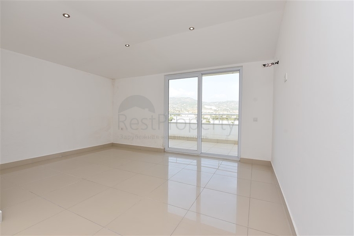 Большой пентхаус с видом на горы в Демирташе