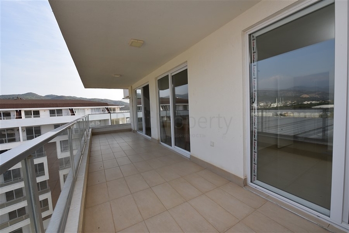 Большой пентхаус с видом на горы в Демирташе