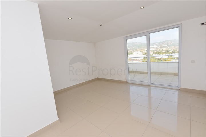 Большой пентхаус с видом на горы в Демирташе