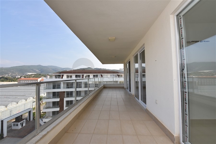 Большой пентхаус с видом на горы в Демирташе