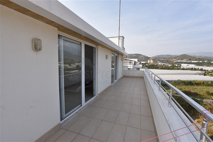 Большой пентхаус с видом на горы в Демирташе