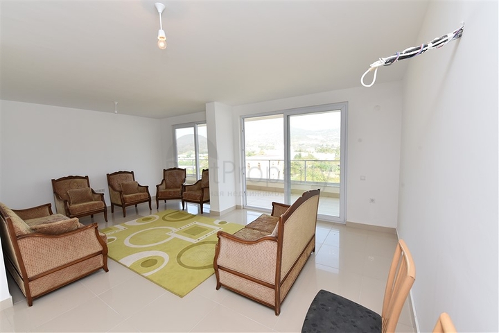 Большой пентхаус с видом на горы в Демирташе