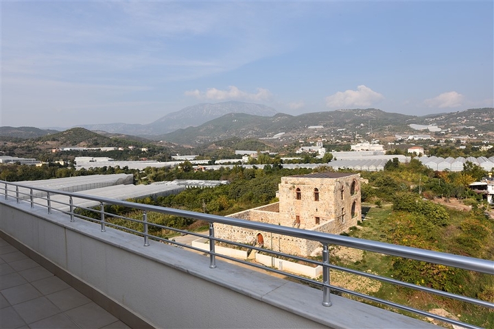 Большой пентхаус с видом на горы в Демирташе