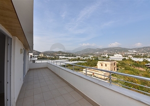 Большой пентхаус с видом на горы в Демирташе