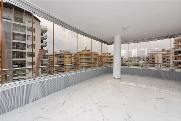 Трехкомнатная квартира в районе Махмутлар