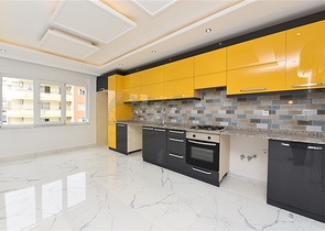 Трехкомнатная квартира в районе Махмутлар