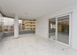 Трехкомнатная квартира в районе Махмутлар