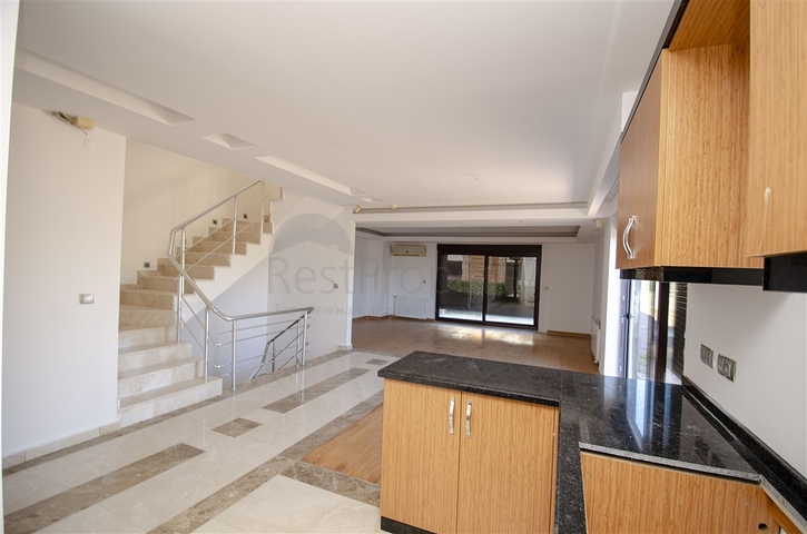 Вилла 6+1 в районе Коньяалты Анталья 500 м до моря