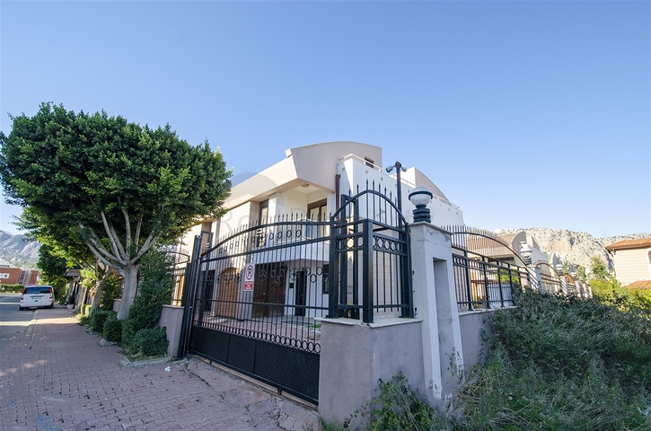 Вилла 6+1 в районе Коньяалты Анталья 500 м до моря